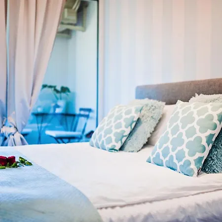 Monroe Residence Poznan Old Town & Parking