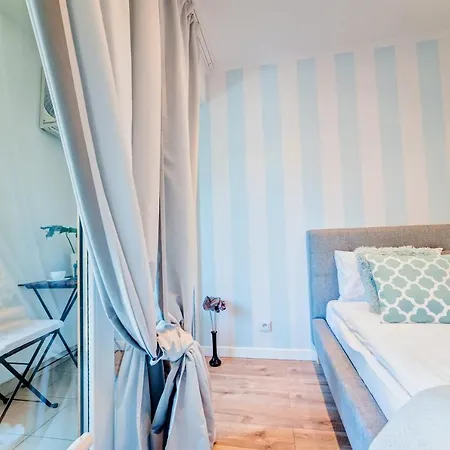 Monroe Residence Poznan Old Town & Parking